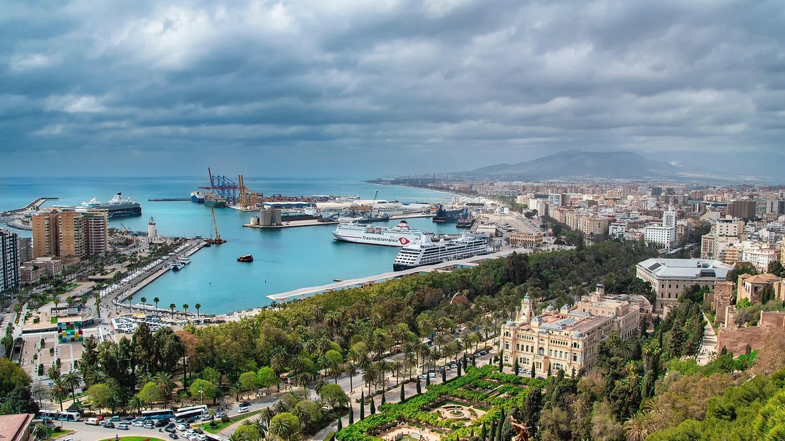 Le port de Málaga vu des hauteurs